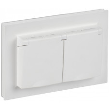 BRITE Розетка 2-местная с заземлением с защитными шторками и крышкой 16А в сборе IP44 РСбш12-3-44-БрАБ арктический белый IEK BR-R26-16-44-K91-F